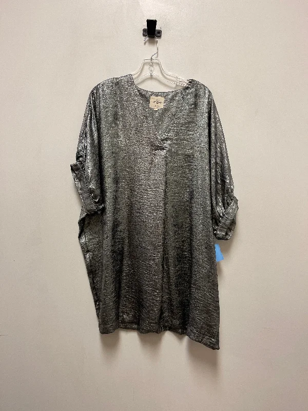 Tunic Short Sleeve By Umgee In Silver, Size: S